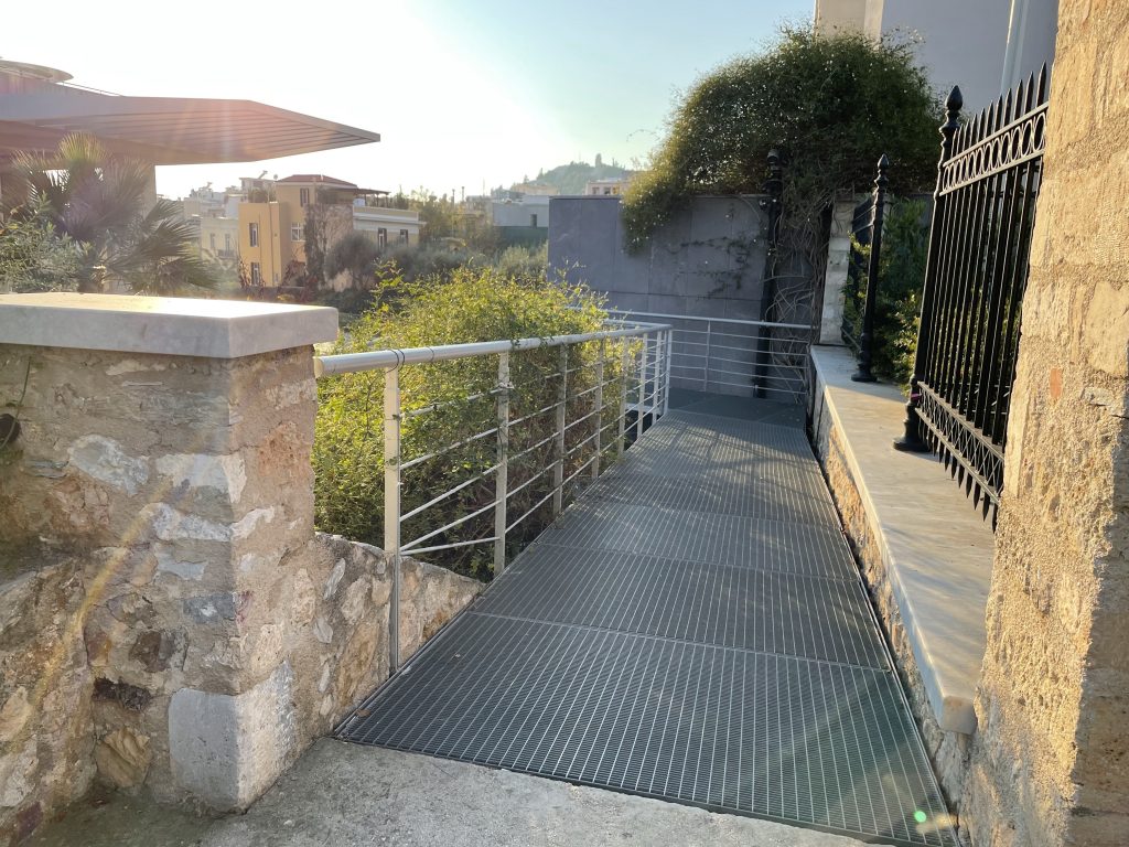 rollstuhl-akropolis